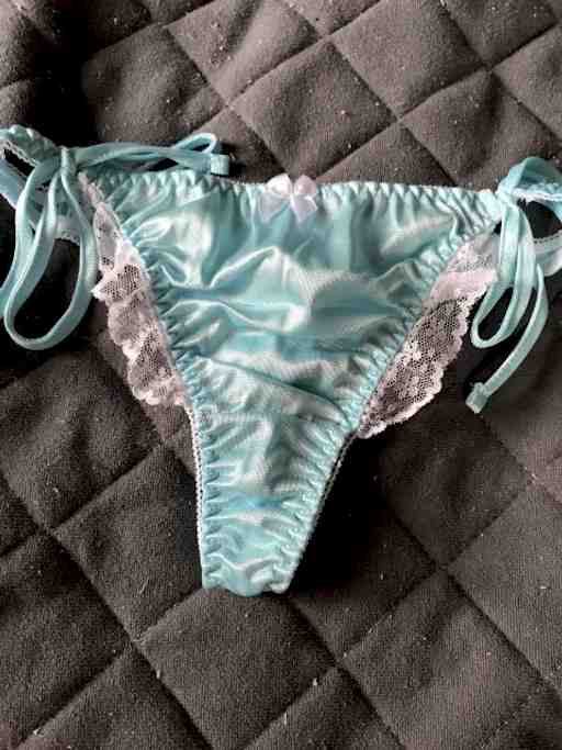 紐パン風Tバック