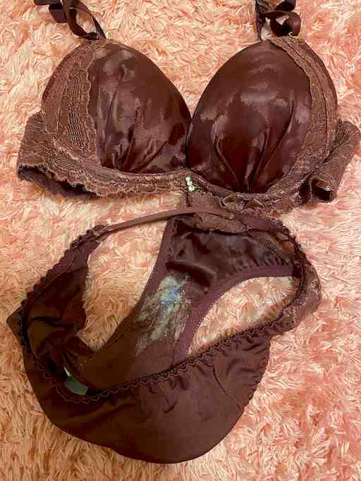 4日履き！オリモノベタベタ上下