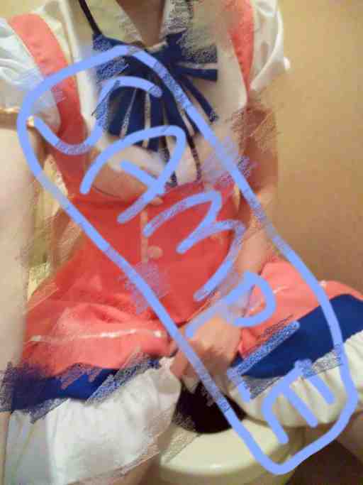 トイレでコスプレ