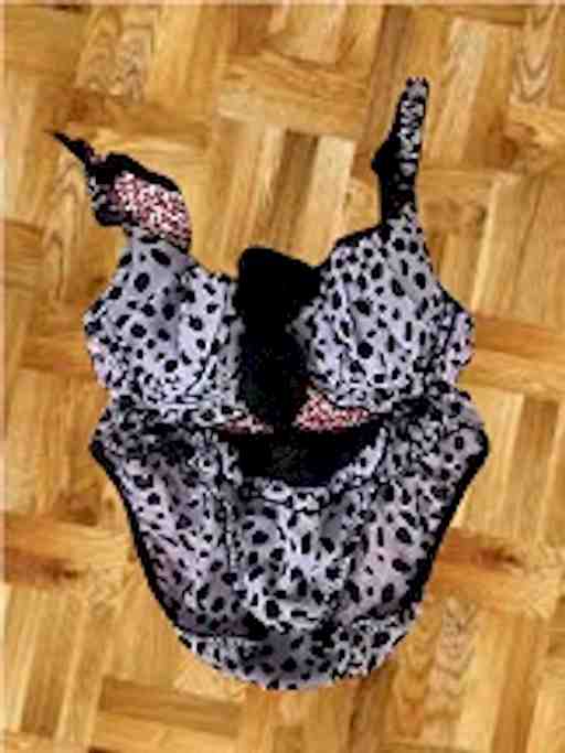 汚パンツ＆ブラ　染み染み♪