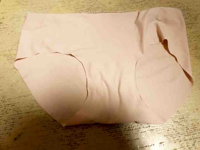 オリモノの汚れつきパンティ