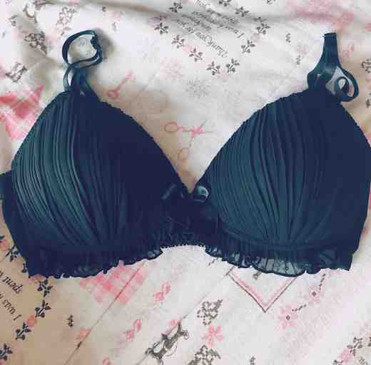黒色ブラ