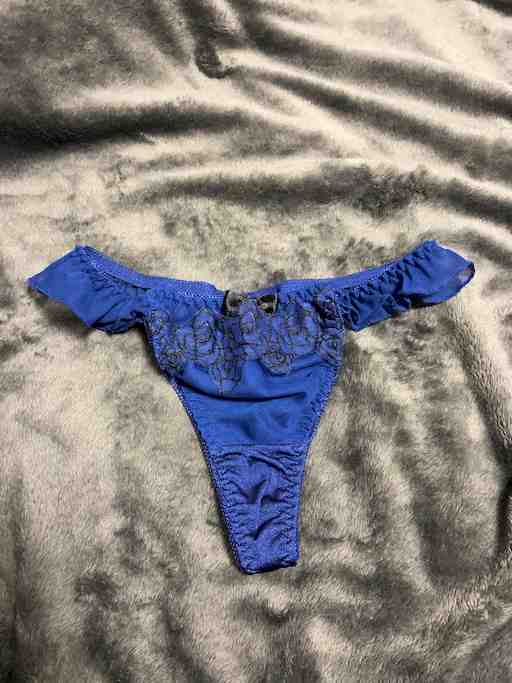 ブルーのTバック