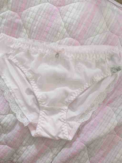 元アイドル💖フリル付きのパンツ