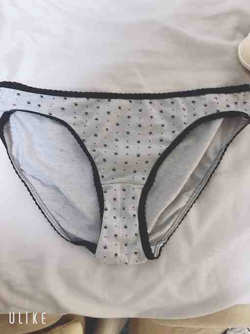 グレーの綿パンツ