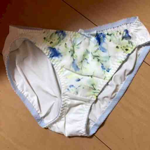 オナニー付き花柄パンティ