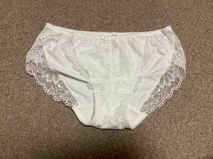 白レースパンティ