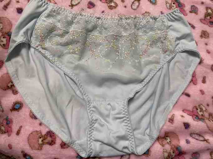 ライトブルーのパンティ