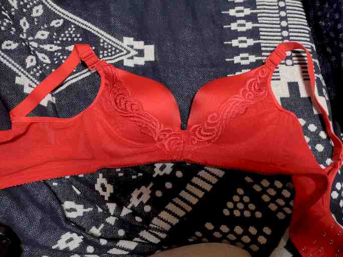 赤のブラ