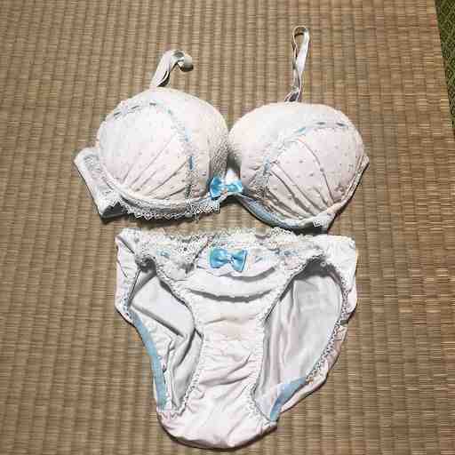 清楚な下着♥シミ付パンツ