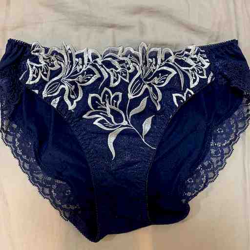 1日着用❤︎上品ネイビーショーツ❤︎