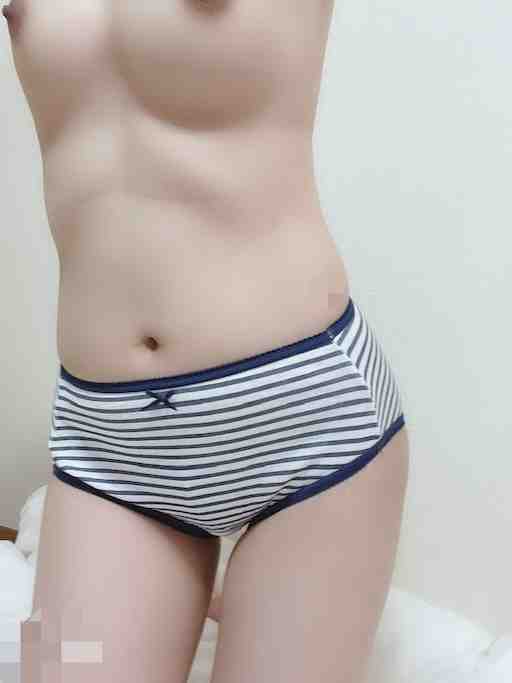 長年愛用染み付きコットンパンティ