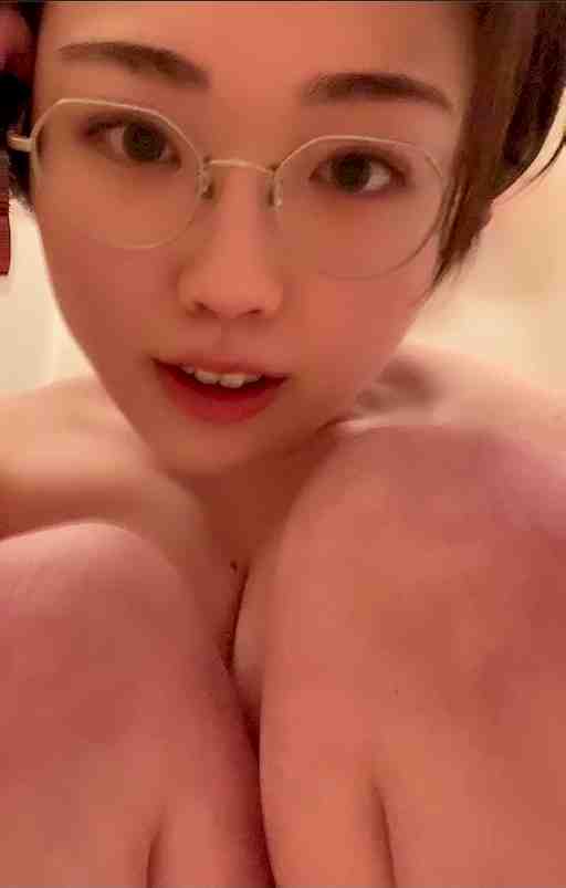 ④お風呂でおしっこ❣️顔出し全裸