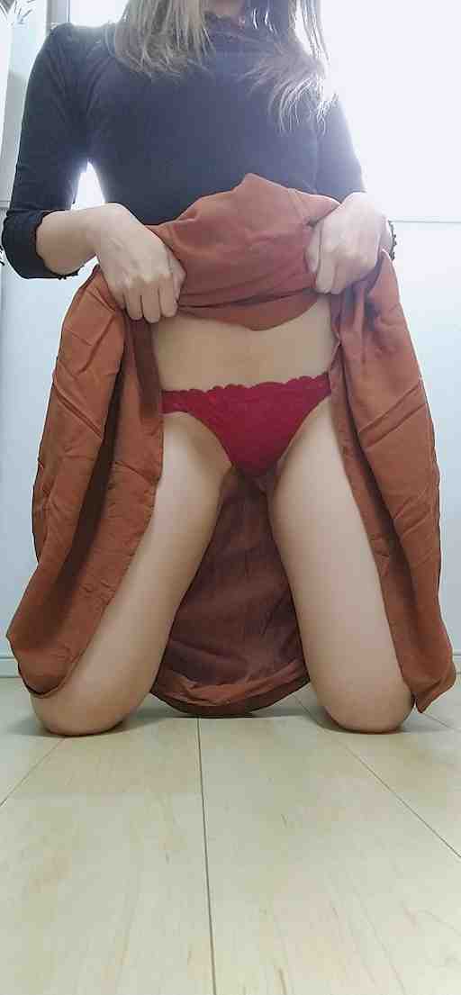 レースの透け透けパンティ