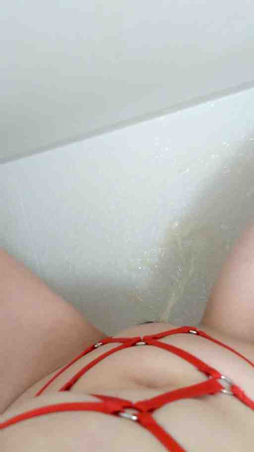 初めての放尿動画