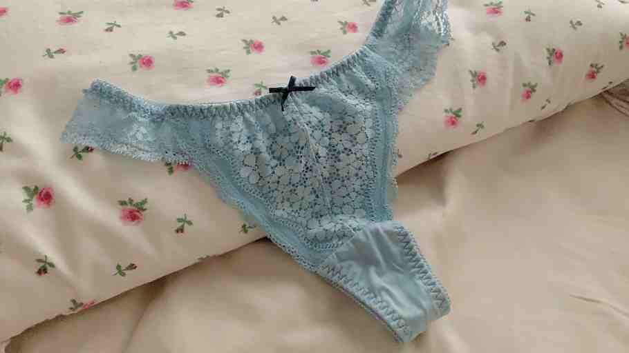 Tバックパンティー