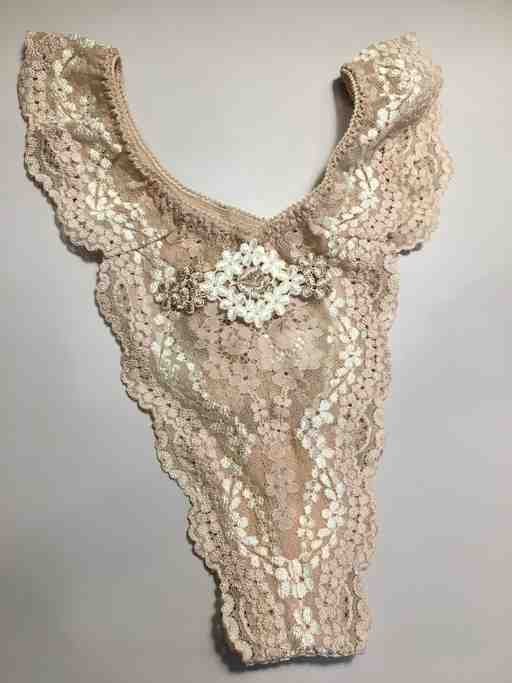 食い込みTバック総レースパンティ