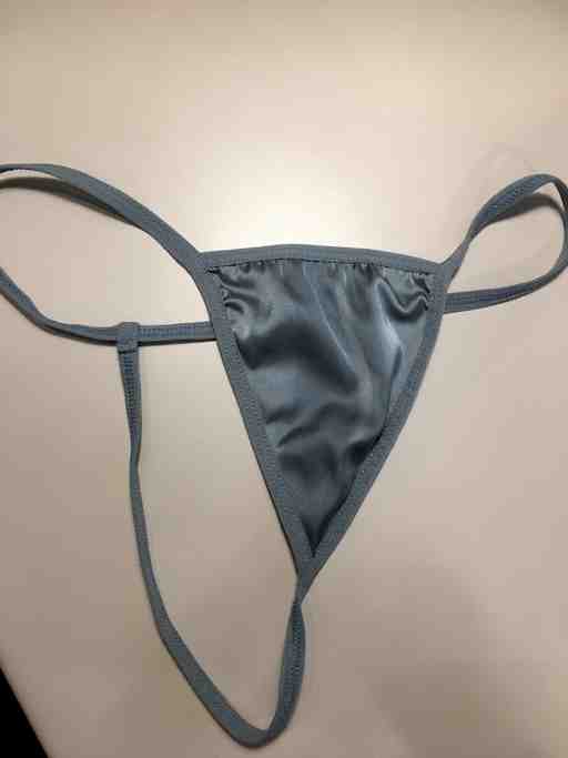 超ミニTバックパンティ、食い込み