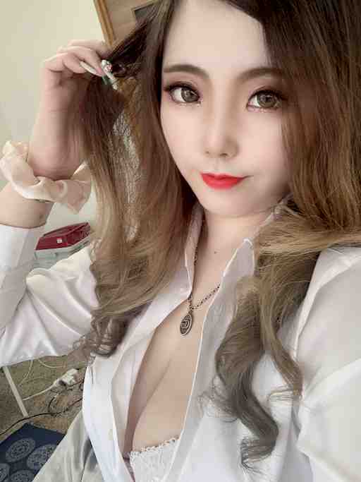 るりぽちゃ顔出し擬似フェラ画像