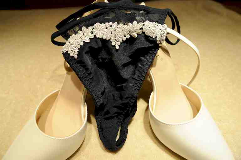 ひもTバックパンティ