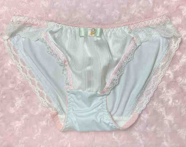 発送前おな//つるつるサテンパンツ